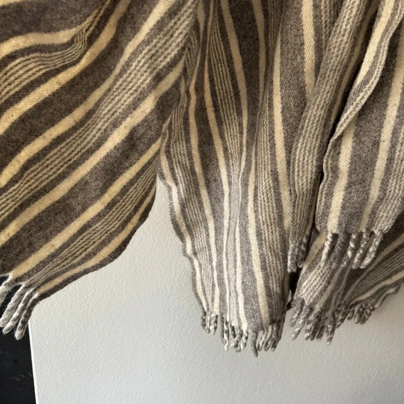 Wool fringe striped poncho built in scarf One size - Picture 7 of 9